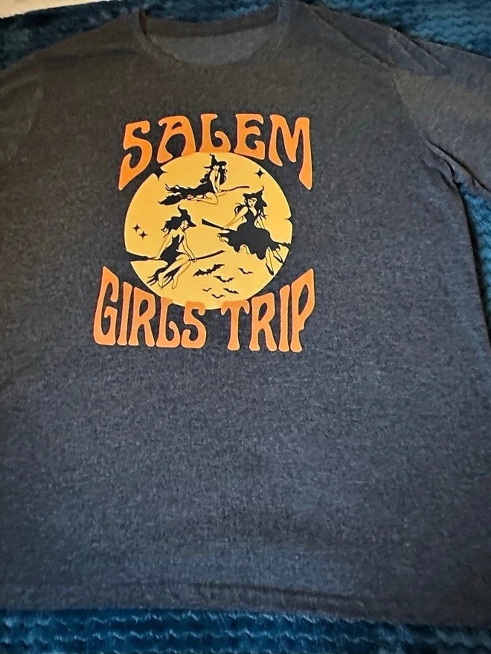 Salem Girls Trip Graphic Tee in Gray XXL Like New